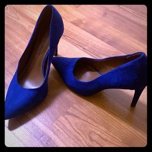 Blue velvet heels